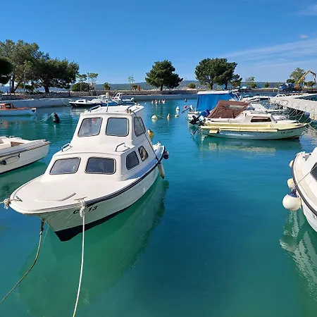 Preiswertes Familienapartment Nur 100 Meter Zum Mit Privater Terrasse شقة *