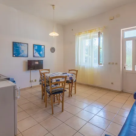 Preiswertes Familienapartment Nur 100 Meter Zum Mit Privater Terrasse شقة *