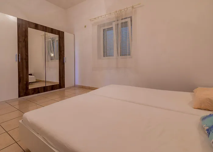 Preiswertes Familienapartment Nur 100 Meter Zum Mit Privater Terrasse דירה