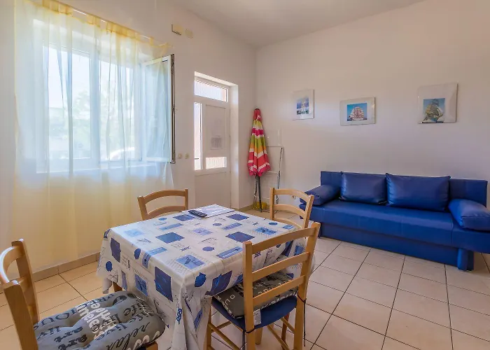 Preiswertes Familienapartment Nur 100 Meter Zum Mit Privater Terrasse דירה