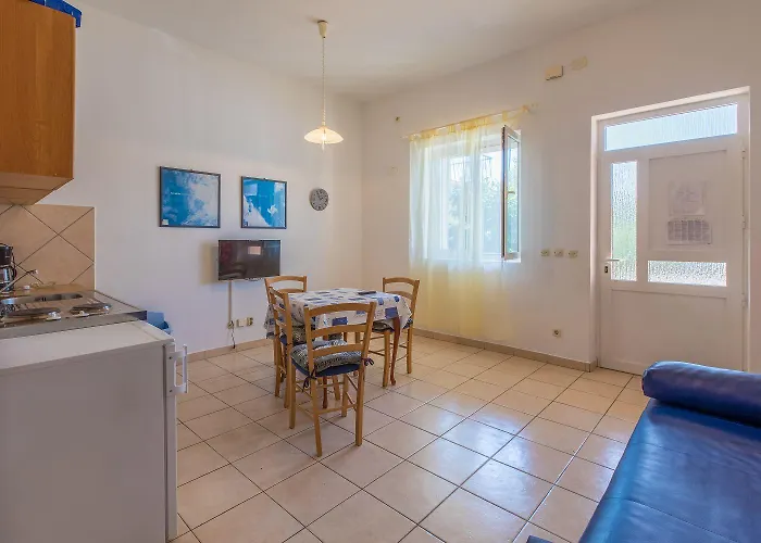 Preiswertes Familienapartment Nur 100 Meter Zum Mit Privater Terrasse דירה *
