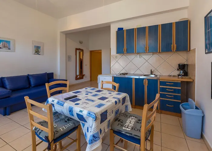 Preiswertes Familienapartment Nur 100 Meter Zum Mit Privater Terrasse Apartament Crikvenica